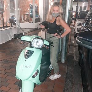 Meet your Posher, Caroline